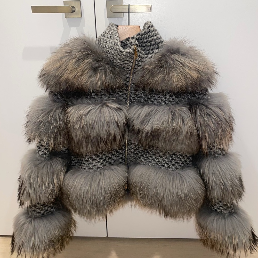 Selling a Giovanni Paris LINA raccoon fur/leather jacket in a size 38 color gray